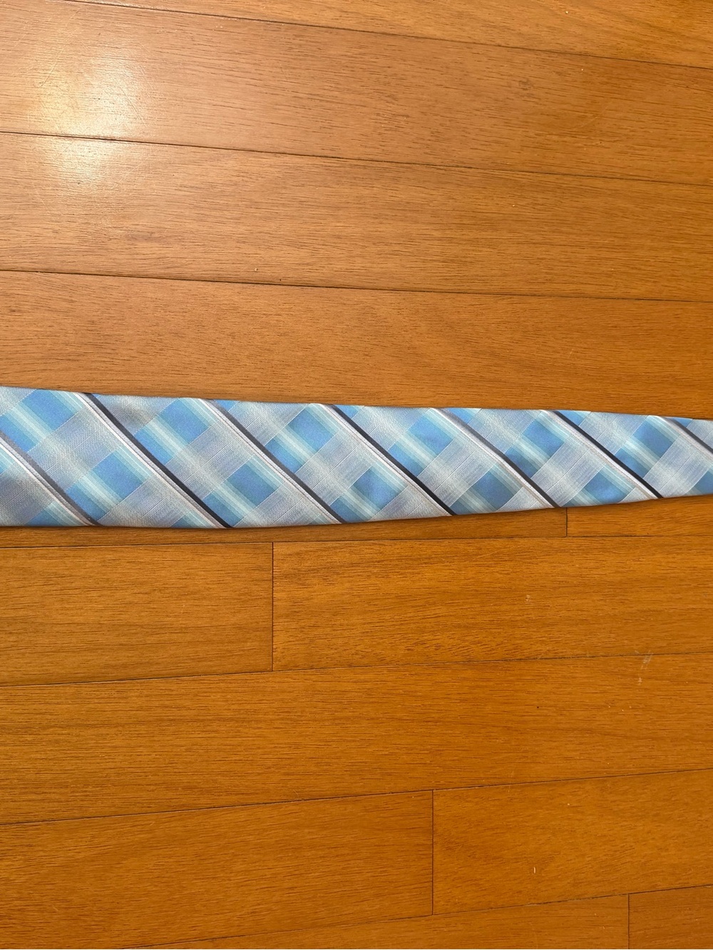 Kenneth Cole Reaction Men's 100% Silk Blue Gray & White Plaid Dress Tie - Picture 6 of 6